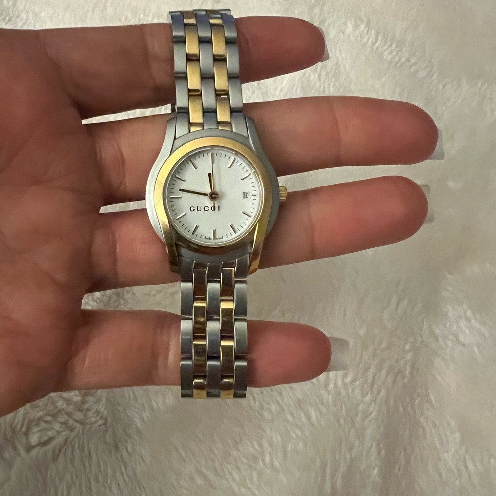 Gucci women small watch